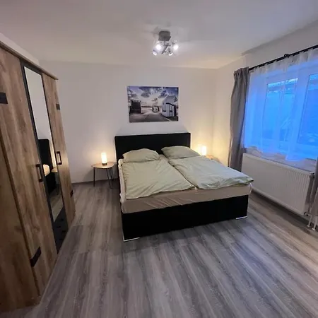 Schoene Helle Ferienwohnung 64qm Mit Kingsize Bett, Smart-tv, Wlan Und Sehr Ruhige Lage Apartment *