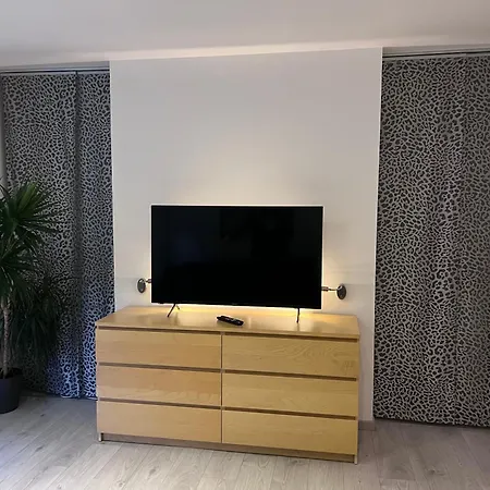 Schoene Helle Ferienwohnung 64qm Mit Kingsize Bett, Smart-tv, Wlan Und Sehr Ruhige Lage