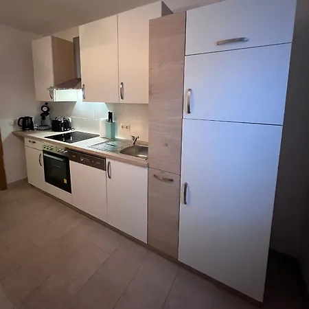 Apartament Schoene Helle Ferienwohnung 64qm Mit Kingsize Bett, Smart-tv, Wlan Und Sehr Ruhige Lage Erfurt