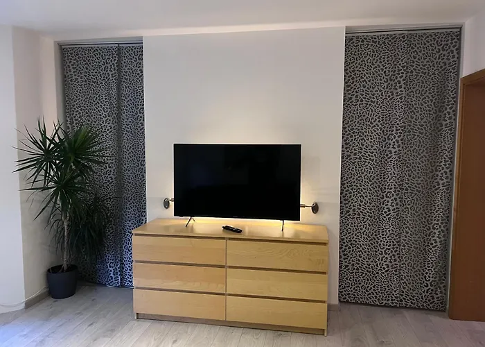 Schoene Helle Ferienwohnung 64qm Mit Kingsize Bett, Smart-tv, Wlan Und Sehr Ruhige Lage