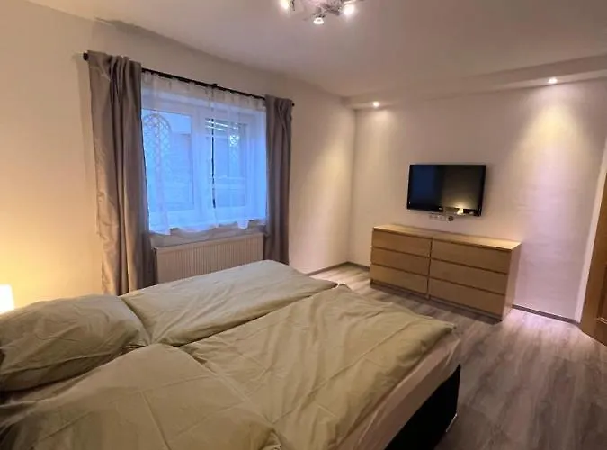 Schoene Helle Ferienwohnung 64qm Mit Kingsize Bett, Smart-tv, Wlan Und Sehr Ruhige Lage Lägenhet