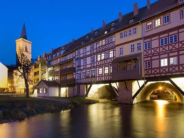 Schoene Helle Ferienwohnung 64qm Mit Kingsize Bett, Smart-tv, Wlan Und Sehr Ruhige Lage Lägenhet *